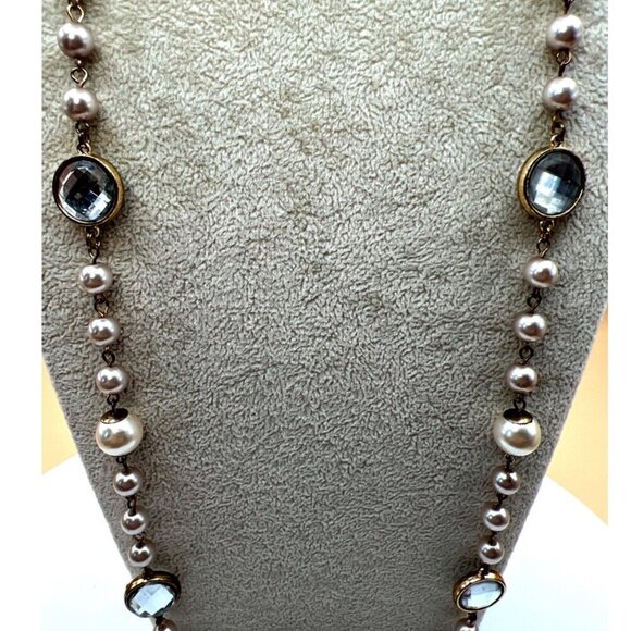 Vintage-Inspired Faux Pearl Necklace With Crystal Accents.  B97 - Picture 2 of 9